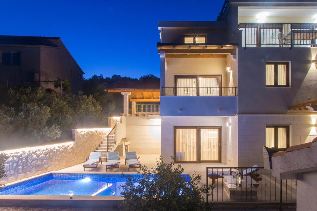 Villa Maestral photo 1