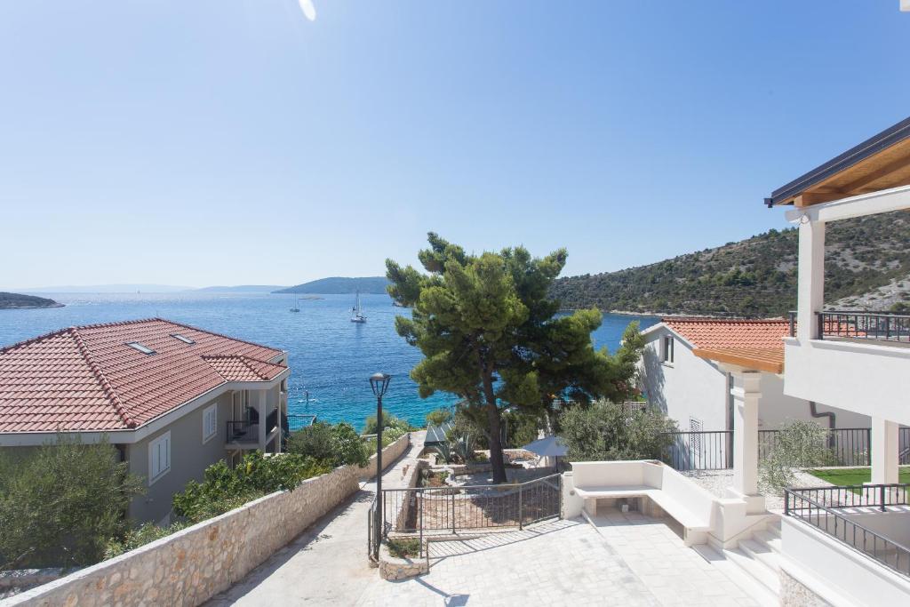 Villa Maestral photo 3