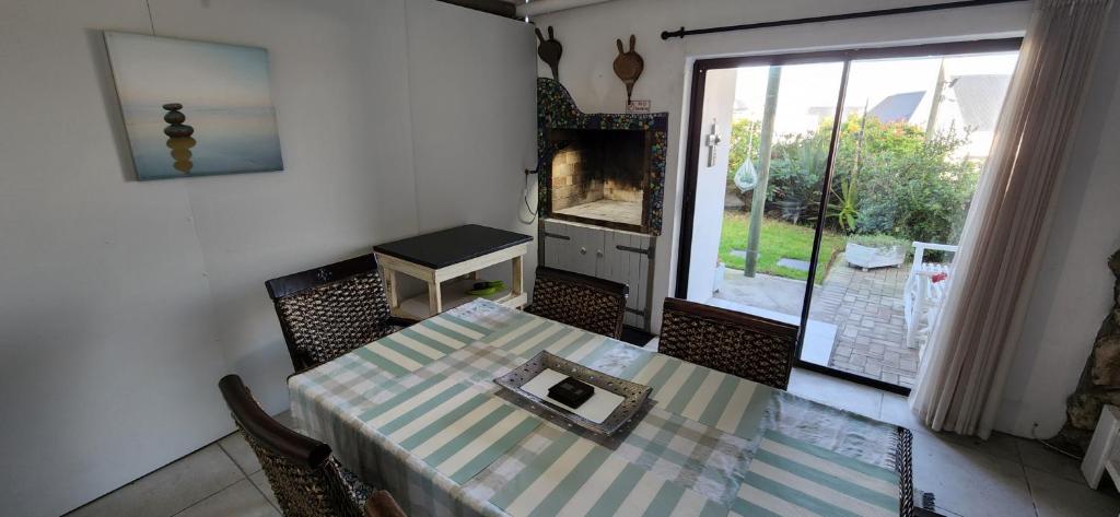 Allview Selfcatering Apartments Jacobsbaai - Tap to explore photos