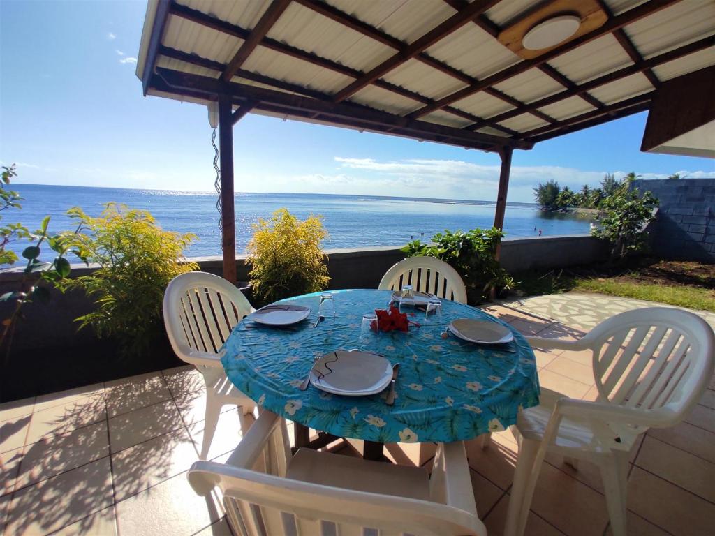 TAHITI - Taharaa Beach Bungalow photo 1