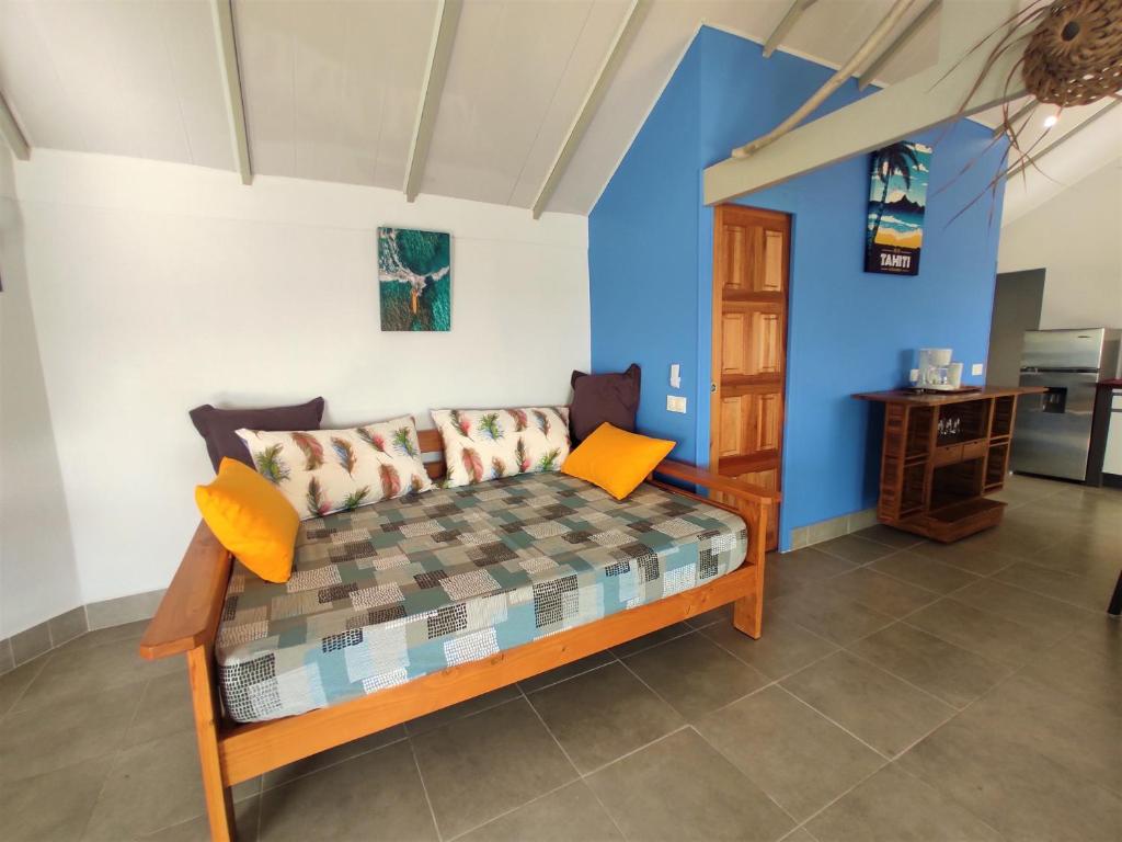 TAHITI - Taharaa Beach Bungalow photo 3