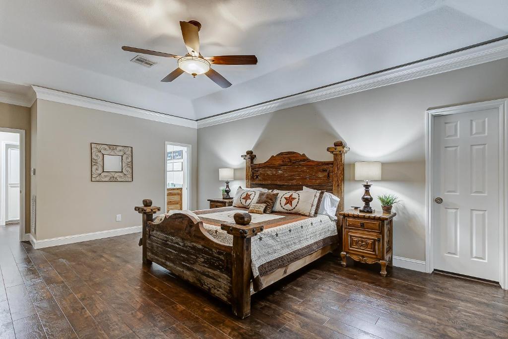 Best of Lake Conroe - Sleeps 16 - Lakefront Memories photo 2