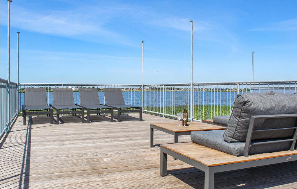 Amazing Ship-boat In Aalsmeer With 2 Bedrooms And Wifi
