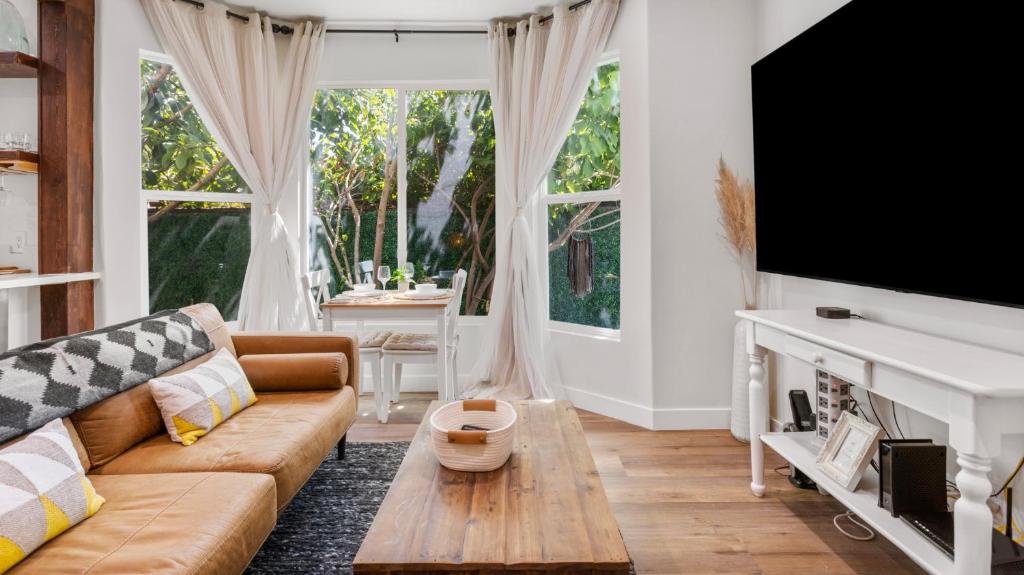 Newly Remodeled Beautiful 2BR Flat in Atwater Village photo 4