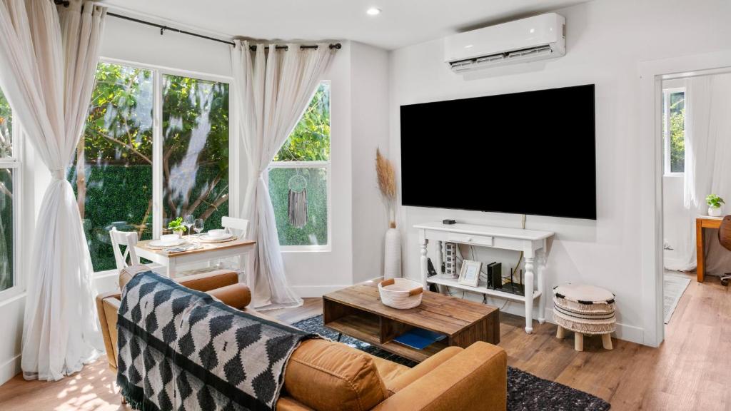 Newly Remodeled Beautiful 2BR Flat in Atwater Village photo 1