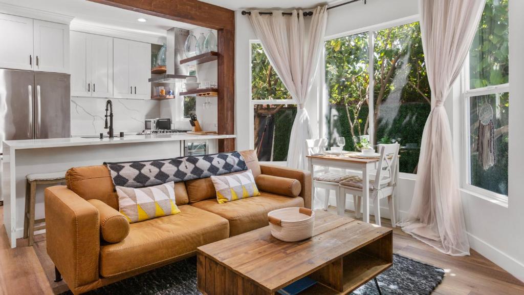 Newly Remodeled Beautiful 2BR Flat in Atwater Village photo 3