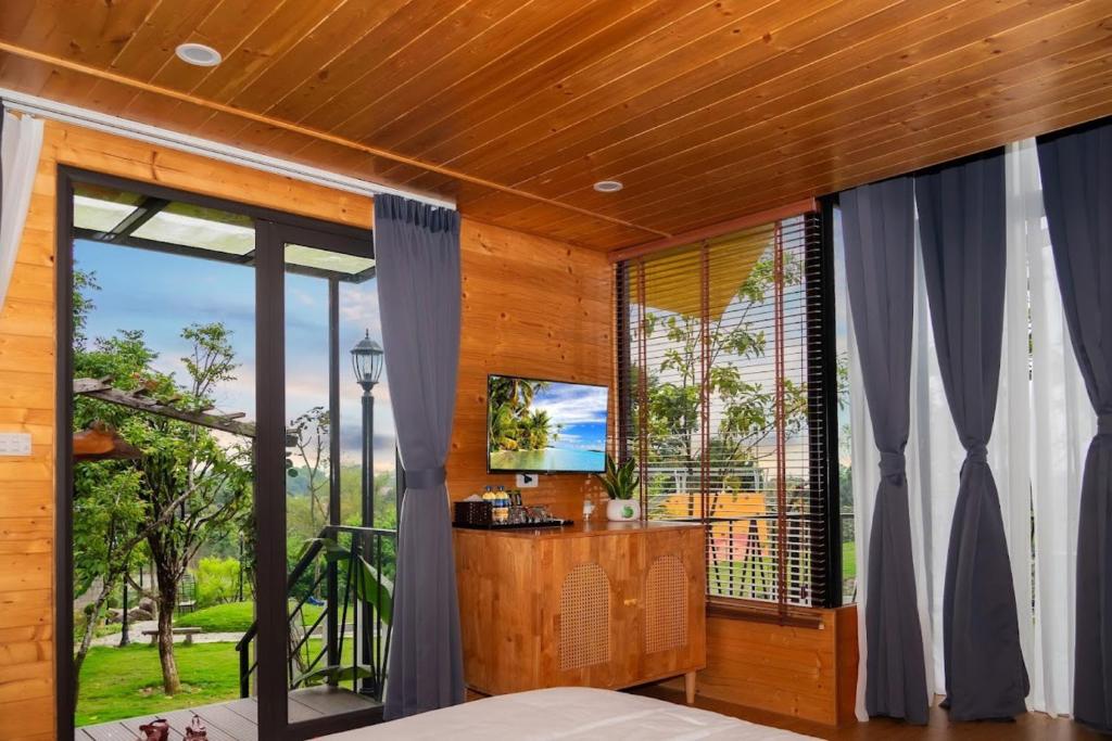 AKECHI 'S GARDEN - Venue Travel