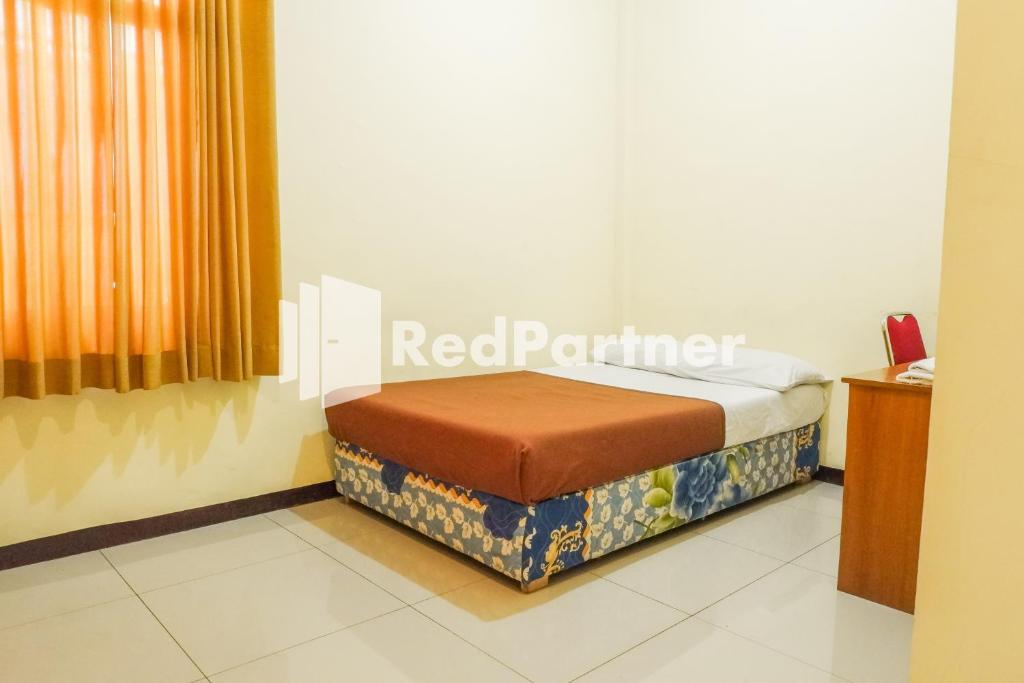 Grand Kembar Hotel Mitra RedDoorz Room Type - Standard Double Room