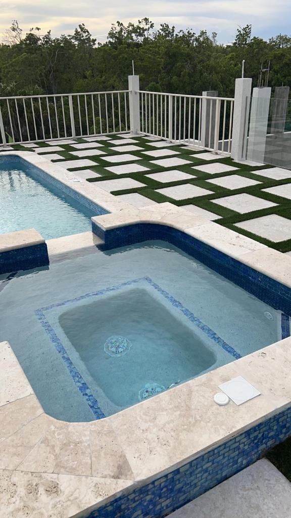 Luxury 2 Bedroom Rooftop pool View unit #3 photo 4