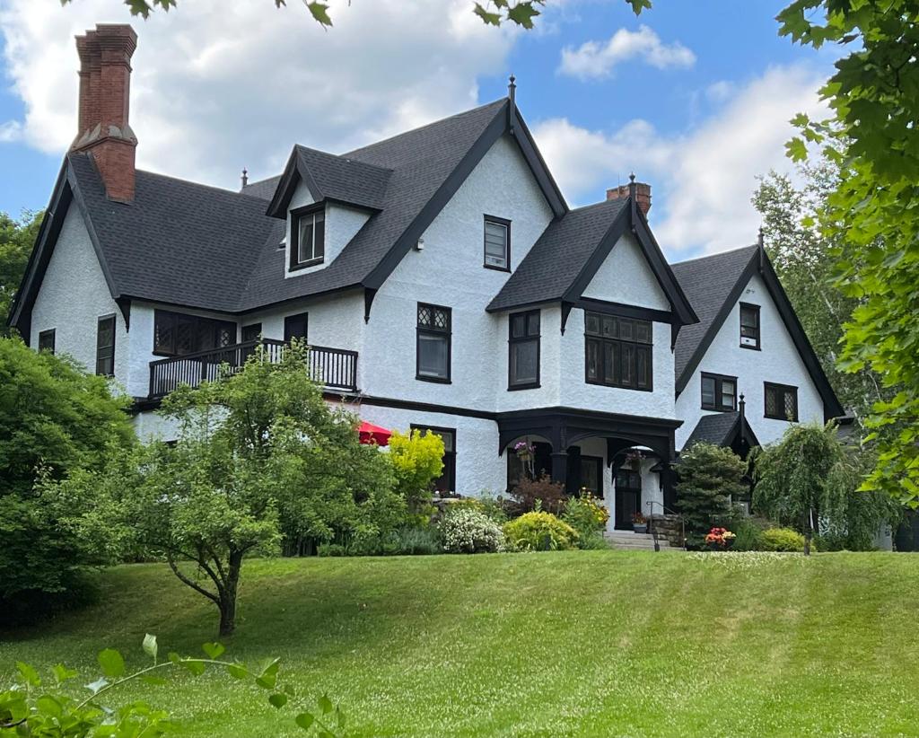Manor House Inn image