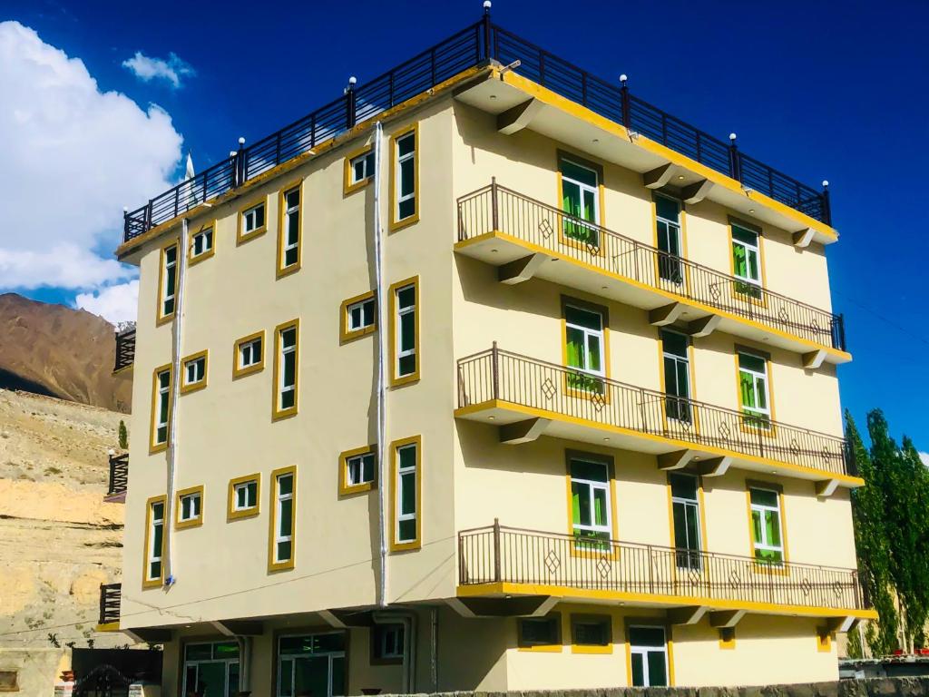 Gems Palace Hotel Sost photo 1