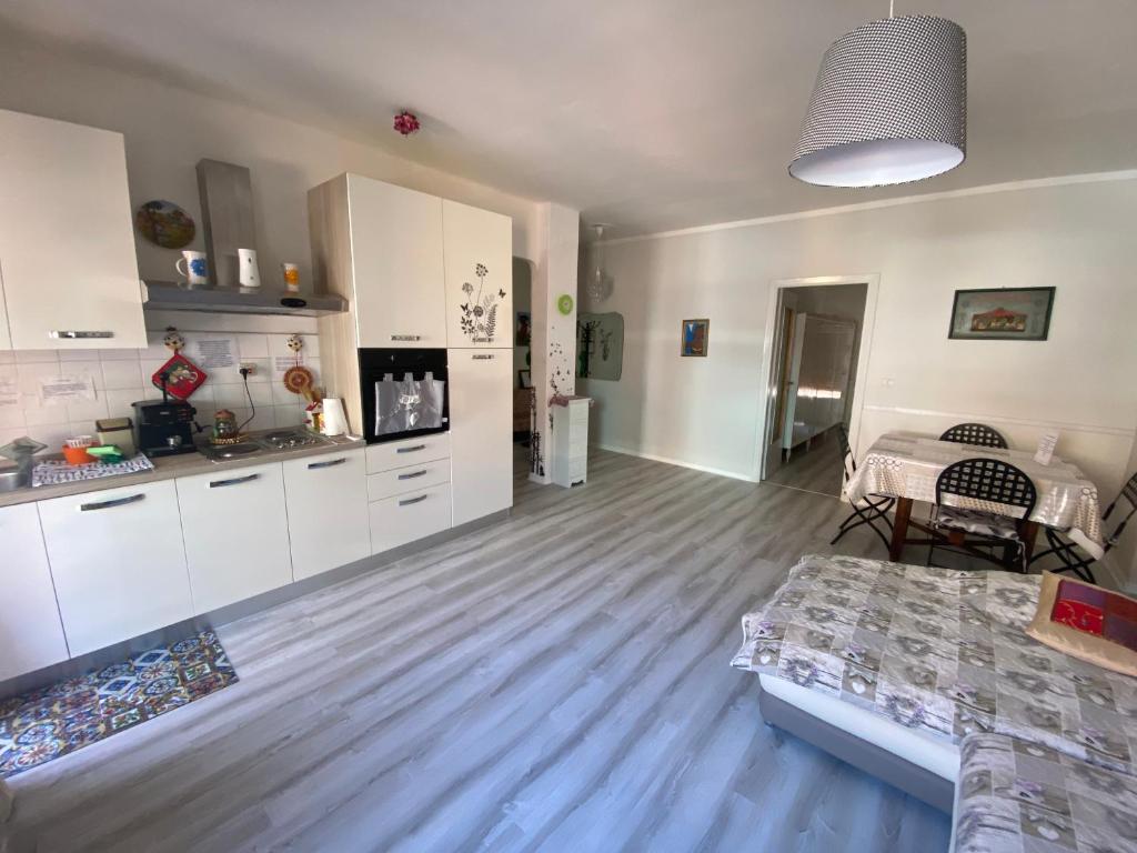 Appartamento Lella zona Terme Centro e vicino Villa Igea sito in Via Emilia 29