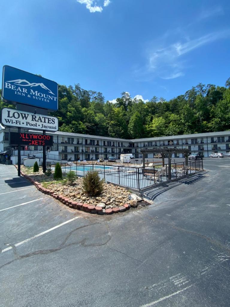 Bear Mount Inn & Suites image