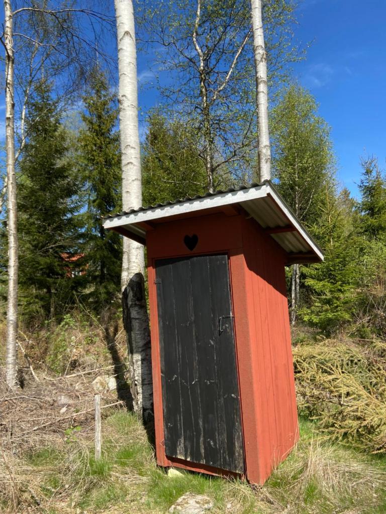 Trevlig Röd liten stuga photo 3