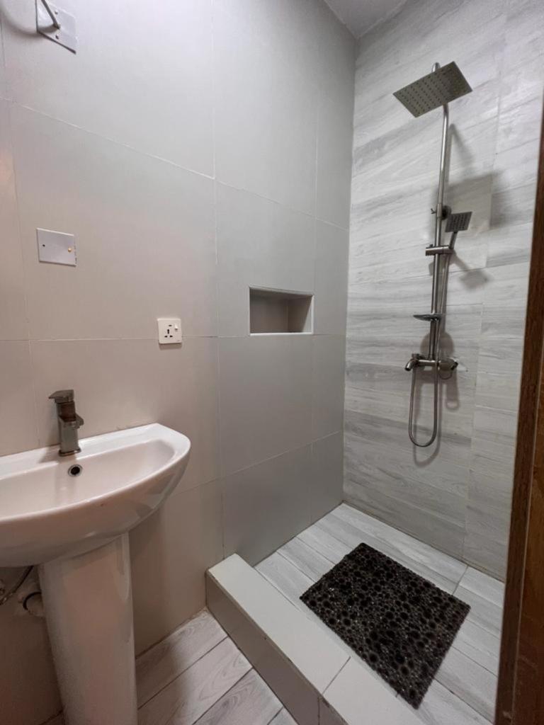 Luxury Studio Flat With Pool at Kingsland Lekki photo 2