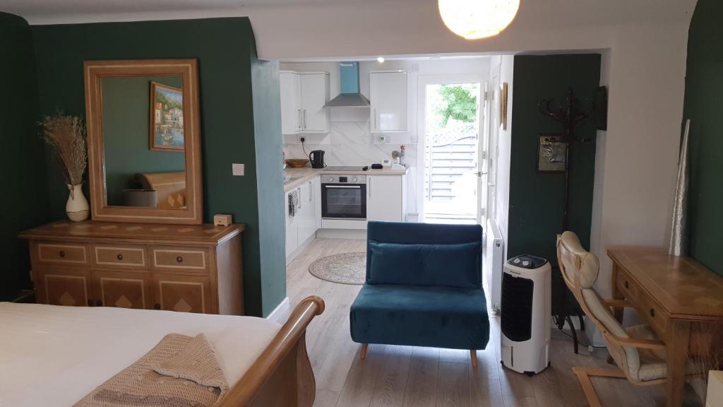 House 1905 - Self Catering Serviced Apartment - Tap to explore photos