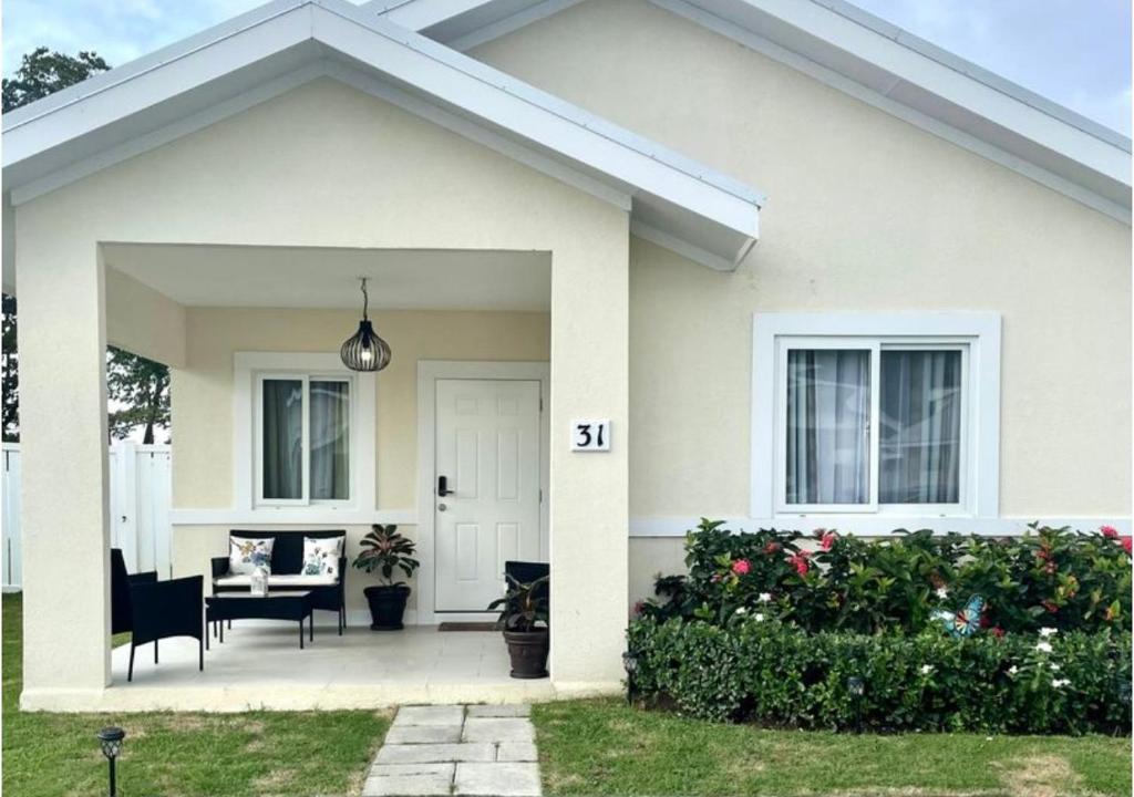 Seashore Vacation Home, Oceanpointe, Lucea, Jamaica photo 3