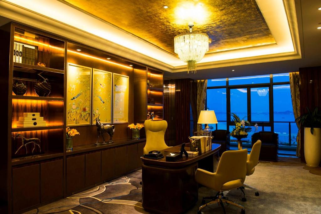 Forest City Marina Hotel photo 3