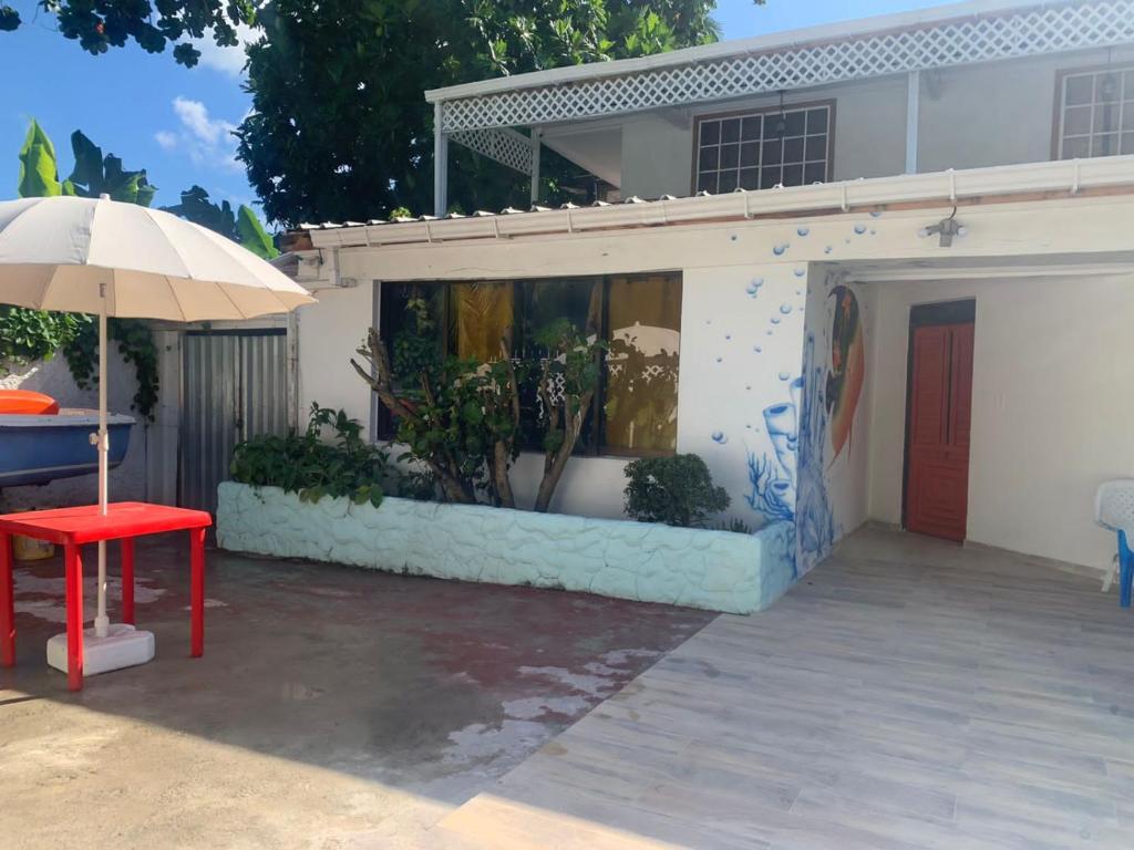 JOEBI'S HOUSE walking distance to Rocky Cay beach ideal for families or groups photo 4
