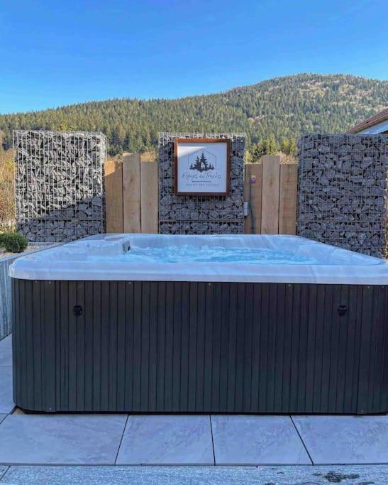 Chalet Le Familial - SPA & SAUNA - Serviettes - Peignoirs - Lits faits - Ménage inclus photo 2