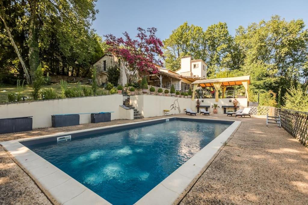 Vila avec, piscine, tennis.