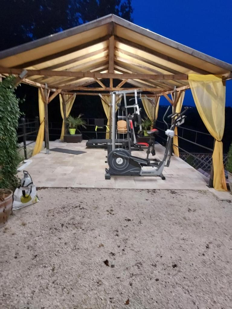 Vila avec, piscine, tennis. photo 4