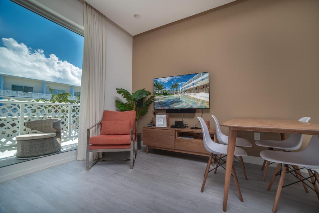 Luxury 1 bed apartment near Seven Mile Beach at The Grove - Villa Flamingo Haven photo 3