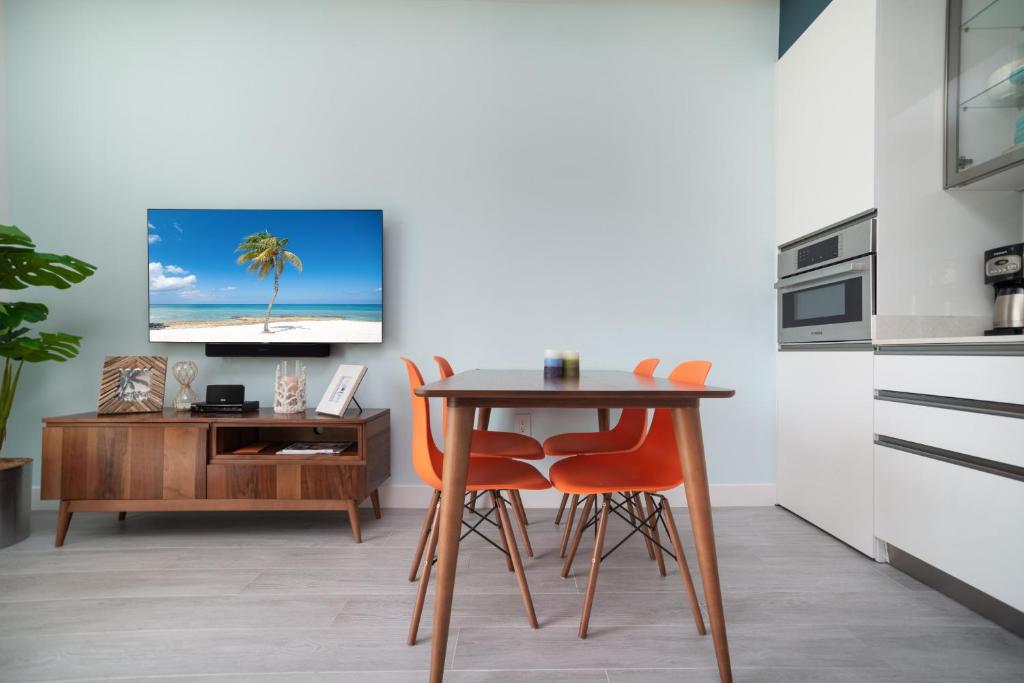 Luxury 1 bed apartment near Seven Mile Beach at The Grove - Villa Island Life photo 1