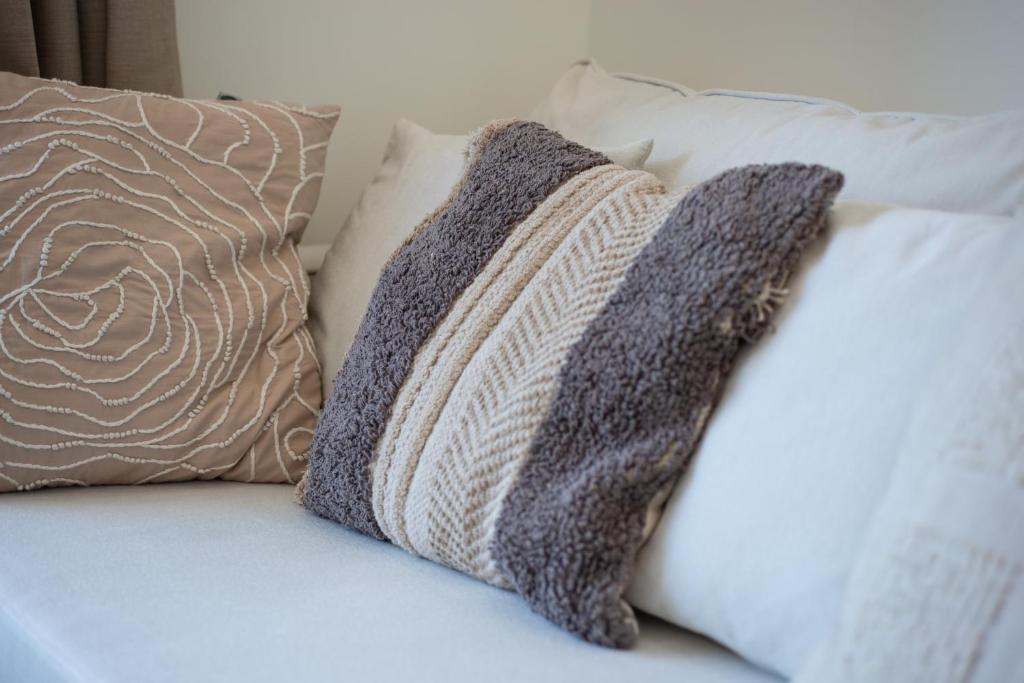 Luxury 1 bed apartment near Seven Mile Beach at The Grove - Villa Zen photo 3