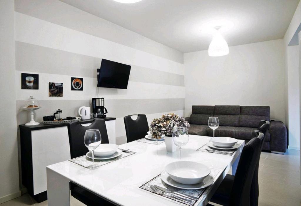VENTUNO - Modern Apartment - Country & Lake photo 2