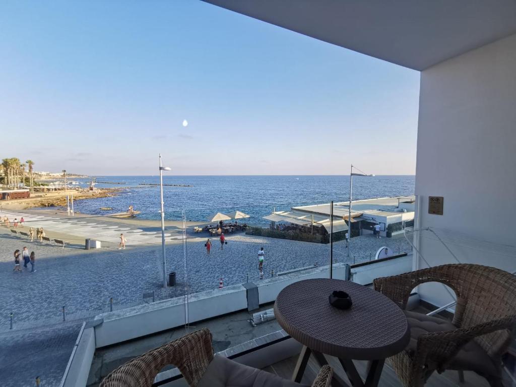 COSea Living: Seaside Two Bedroom Flat in Harbour 106 photo 1