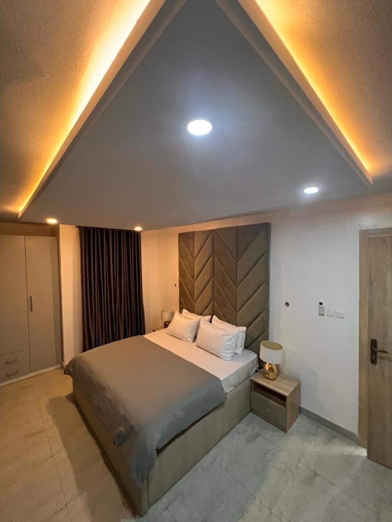 Luxury 3 bedroom flat with pool at Kingsland Lekki photo 4