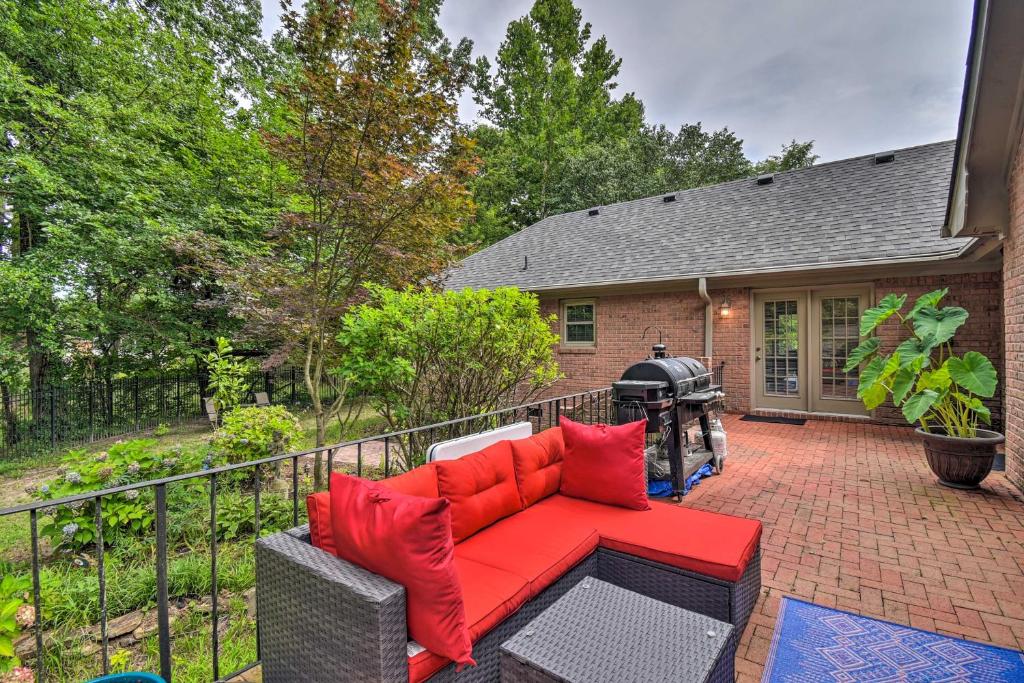 Bright Chesapeake Home Near Shopping and Dining photo 1