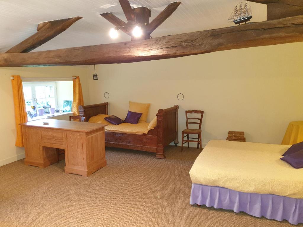 La Maison prés du ruisseau Chambre jaune photo 4