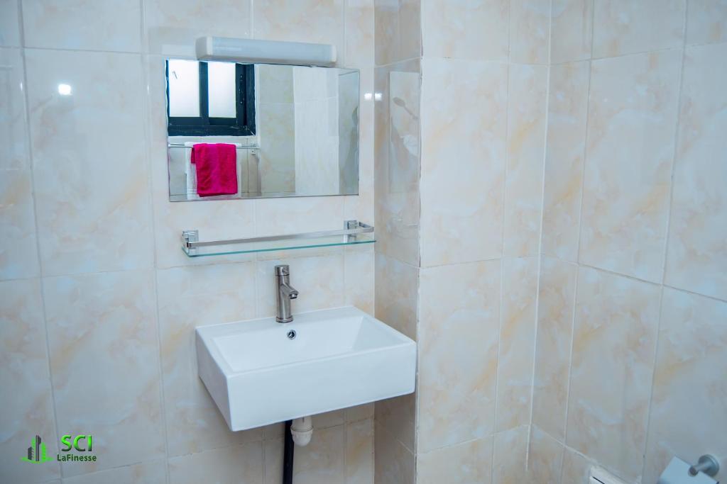 Appartement 1 chambre lafinesse Douala bonamoussadi photo 2