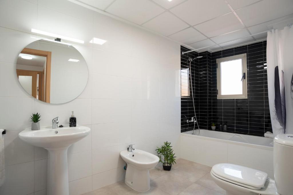 Nuevo y moderno apartamento con aire acondicionado - El Cid 4 photo 3