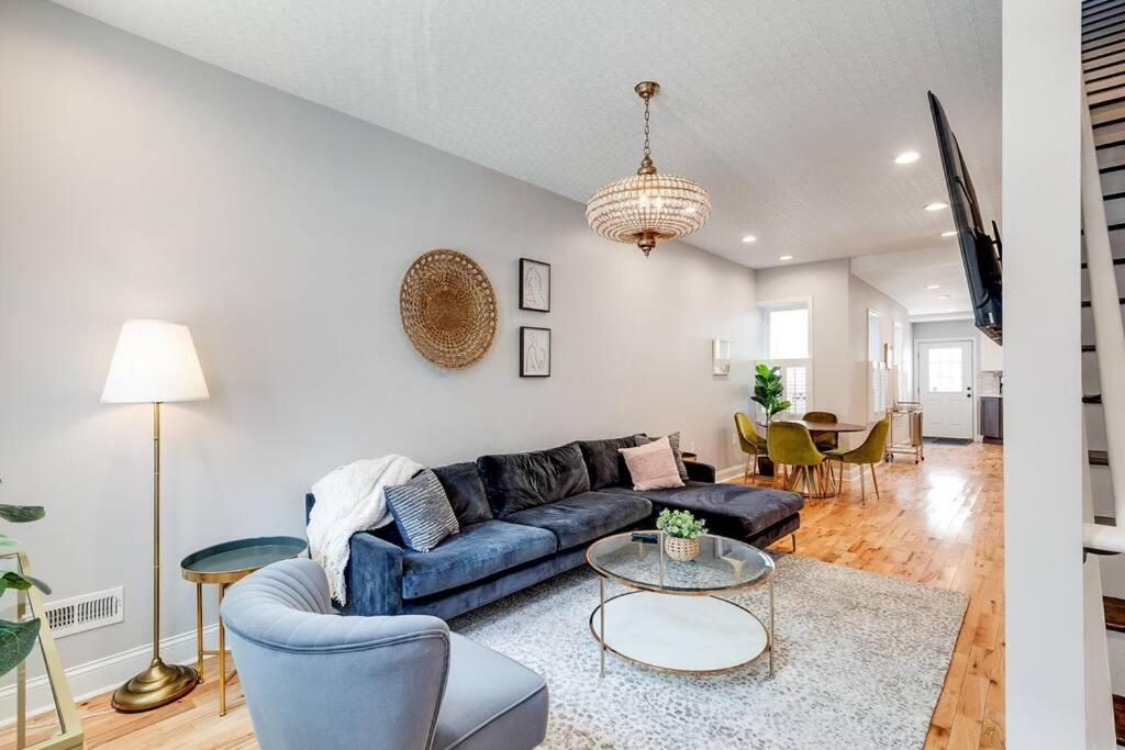 Trendy Fairmount Gem-5 star Location, Roof Deck, PARKING, GR8 for FAMILIES photo 3
