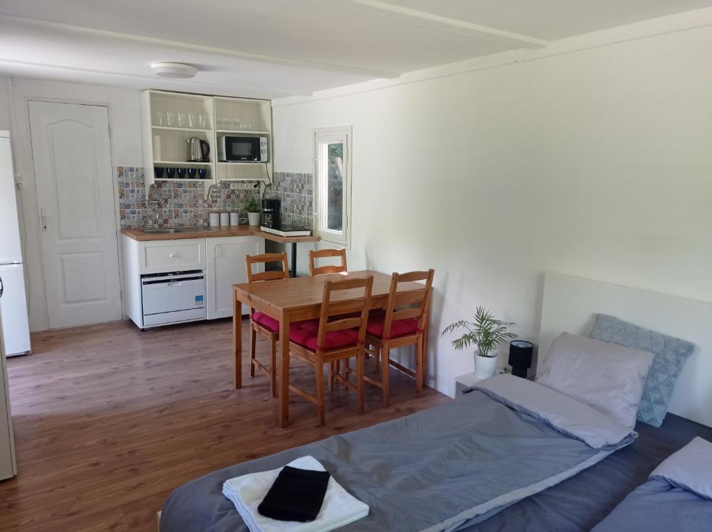 Akarattya Endless Summer Woodhouse photo 3
