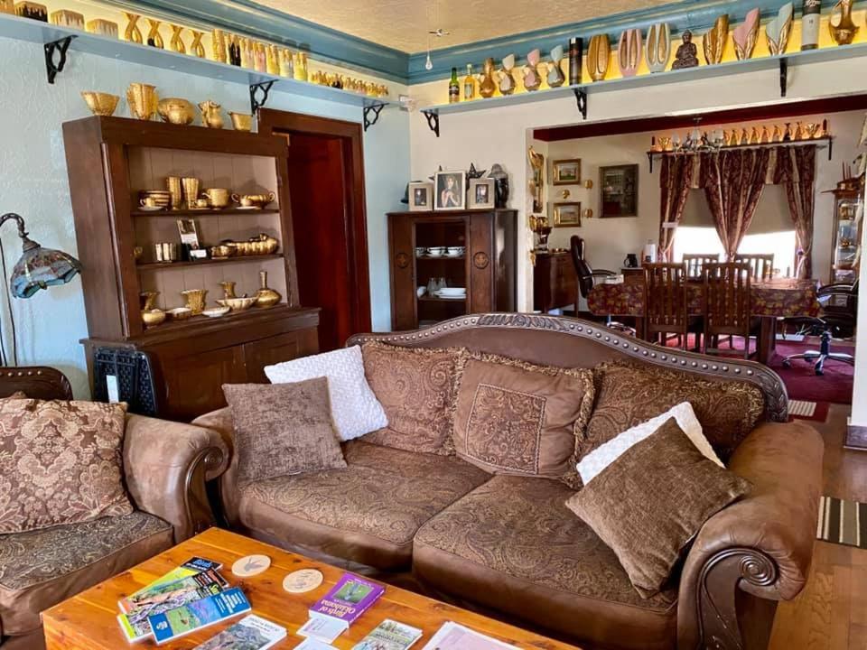 Historic Home - sleeps 4 adults - 1 mile to Ft. Sill photo 3
