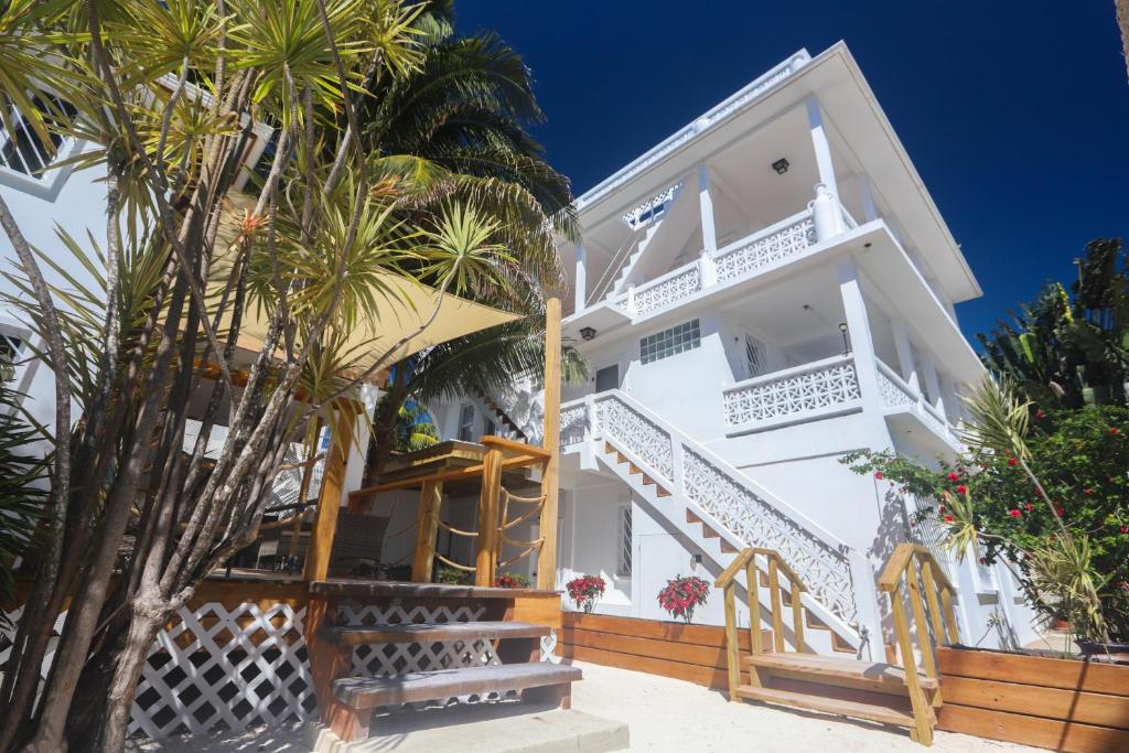 Treetops Hotel photo 1