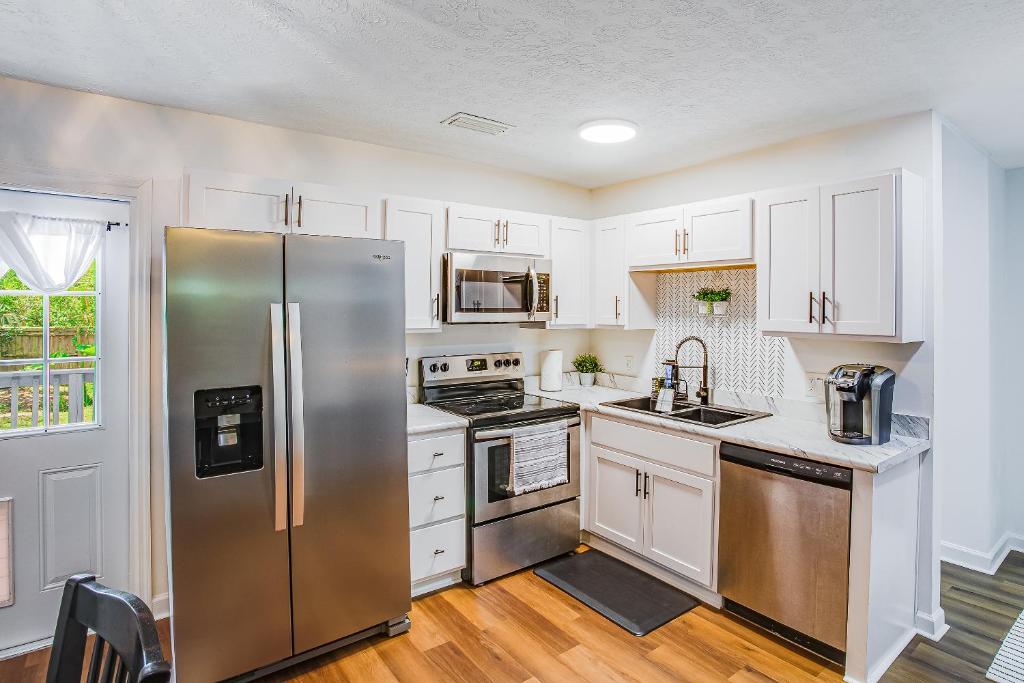 Riverside Hidden Gem W/ Triple Bunk Bed Mins to JAX DT/Riverside photo 1