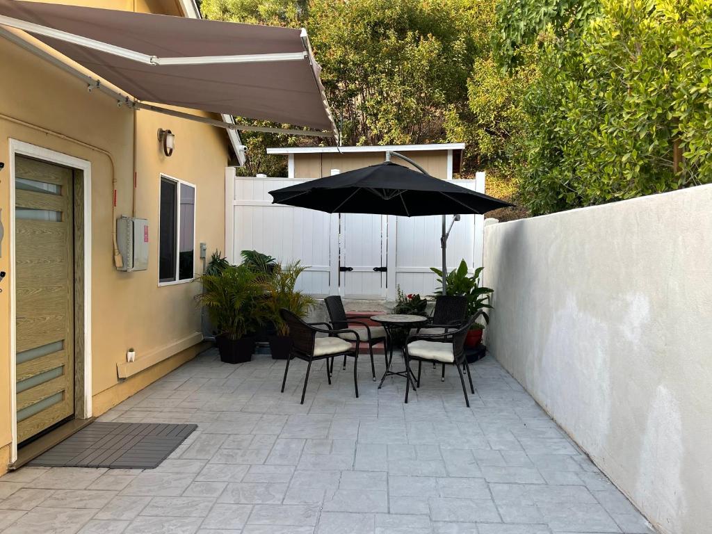 New Contemporary Guest House in Studio City Hills photo 2