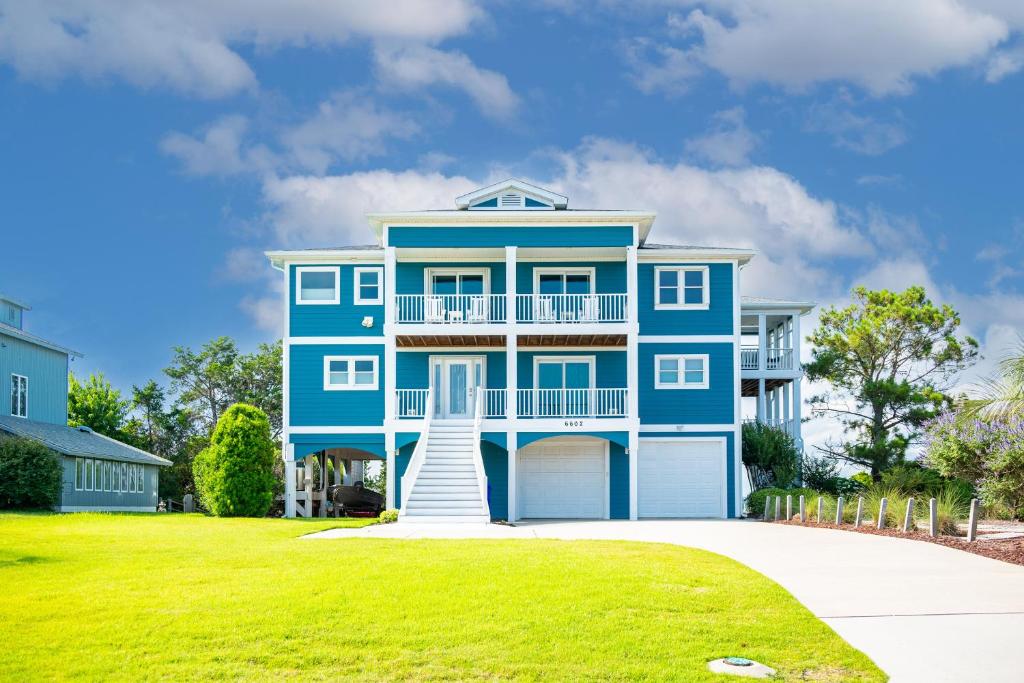 Pier Pleasure by Oak Island Accommodations image