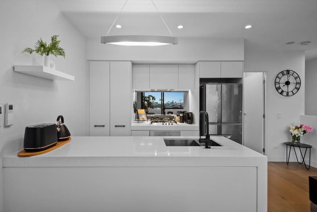 StayCentral - Northcote Townhouse with Study photo 2