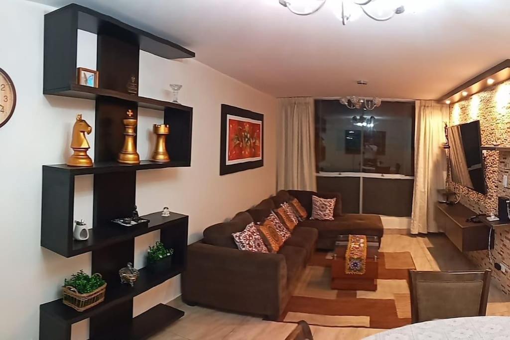 Dpto entero, 2do piso, ascensor, jacuzzi y cochera photo 4