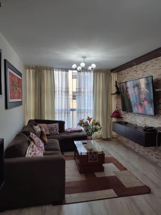 Dpto entero, 2do piso, ascensor, jacuzzi y cochera photo 1