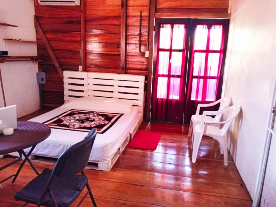 Poetry Garden Bocas Town Colon Island- Deluxe Bungalow Cabin-AC-Enjoy the Night Life photo 2