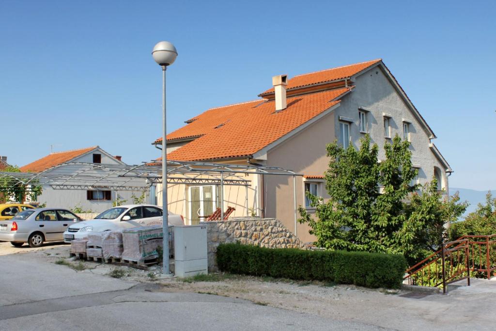Apartments and rooms with parking space Njivice, Krk - 5458 photo 1