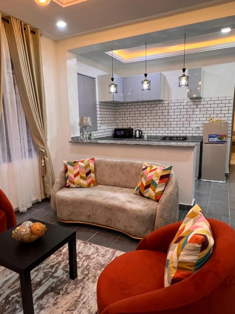 Luxury 1 bedroom flat with pool at Kingsland Lekki photo 4