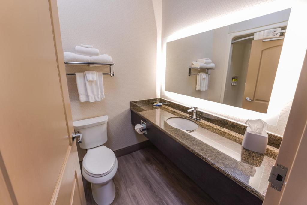 Holiday Inn Express and Suites Springfield Medical District, an IHG Hotel photo 1